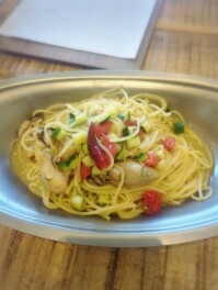 牡蠣と季節野菜のオイルソースのスパゲティ　ケーパー風味を喰らうの巻　燕市　VINTAGE　HALL　Gourmet男子のグル巡り