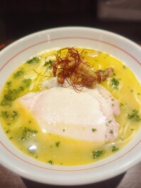イガイ（ムール貝）ラーメンを喰らうの巻　長岡　円満