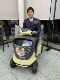 当店にもセニアカーがやってきました