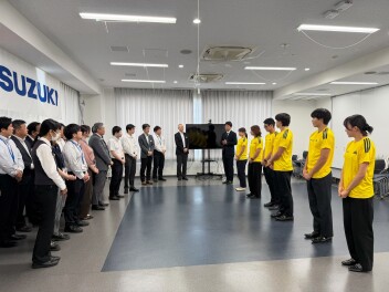 スズキアスリートクラブの皆さんが表敬訪問してくださいました。