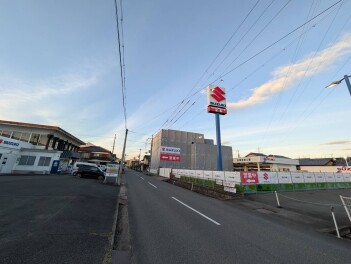 従来店舗防音壁で覆われてます！！【建て替え工事】