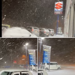 雪と戯れるスタッフたち(^^♪
