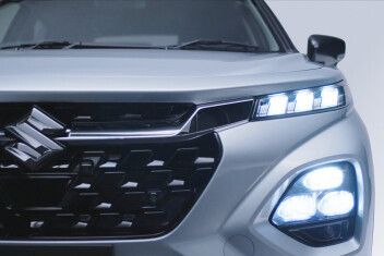 本能を刺激するクーペスタイルSUV 新型フロンクス誕生！ 