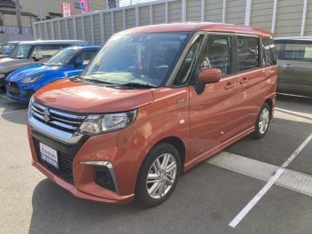 新型ソリオの中古車です！鮮やかオレンジです！