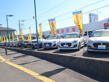 中古車も週末展示会開催中！