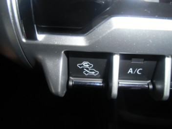 車のエアコンは花粉対策で内気循環にするべき？