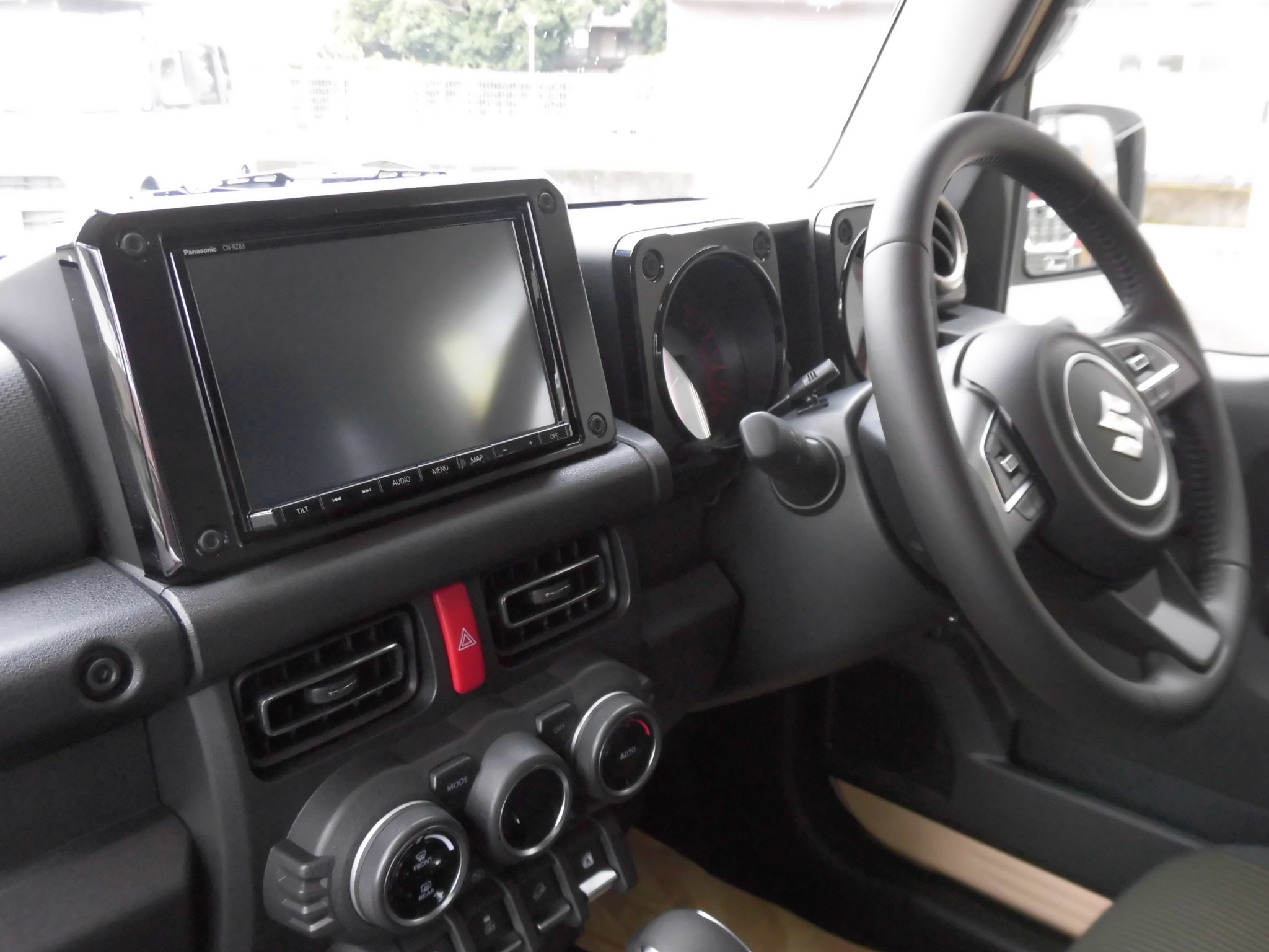 当店の新型ジムニー試乗車ご紹介 純正８インチナビ仕様のシフォンアイボリー ブラックツートーンルーフ車です その他 お店ブログ 株式会社トヨナガ スズキアリーナトヨナガ富岡