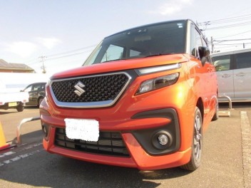ソリオバンディット　フレイムオレンジパールメタリック　ブラック2トーンルーフ