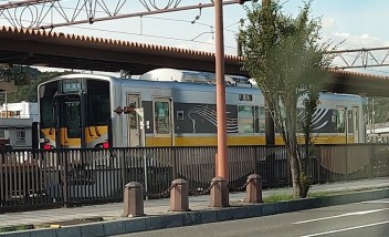 新型電気式気動車「DEC700」（デックななひゃく）