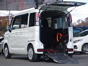 スペーシアの福祉車両の中古車が入荷しました。車いす積載車の後席シート付です。