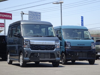 話題の新型エブリイ新型エブリイワゴン共に展示車ございます。