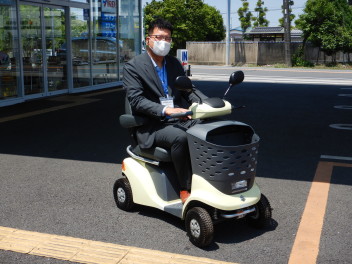 【２８日～２９日に試乗会開催いたします】自動車、自転車を卒業された方に！　第３の足！電動車いすスズキセニアカーの紹介です！