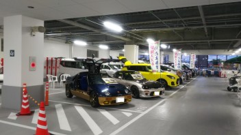 高辻店でノスタルジックカーショー展示しました。