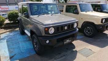 ジムニーシエラの新しい展示車が入荷しました！！