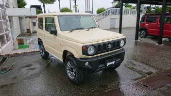 ジムニーの新しい展示車が入荷しました！！