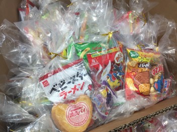 お子様にはお菓子もプレゼントしています！！！