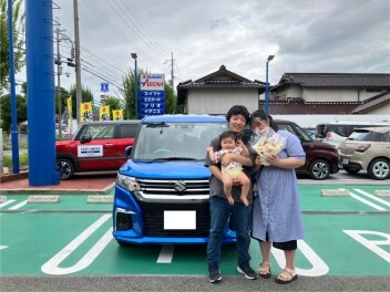 目を引くブルーのソリオです♡