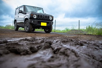 岡山県にお住いのT様にジムニーをご納車いたしました。