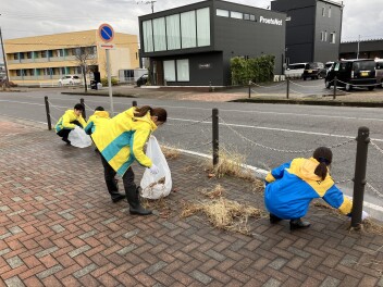 店舗前の清掃活動