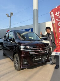 ワゴンRの新色「ベルベットダークレッドパール」！