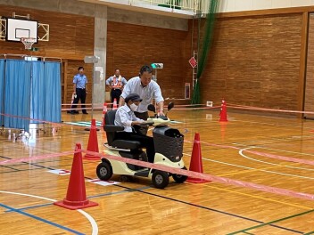 第2回倉岳町シニアカー乗り方教室が開催されました
