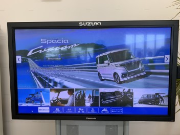 スズキの大型モニターシステム♪