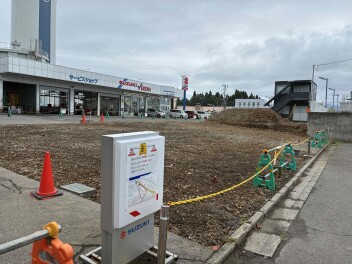 店舗敷地内の工事が始まりました