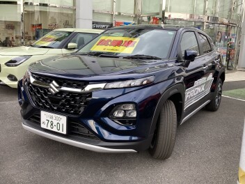 人気色！フロンクス（セレスティアルブルー）の試乗車あります！