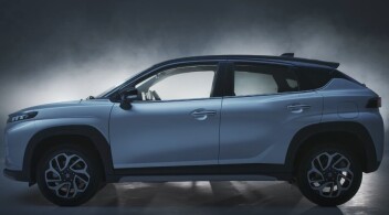 新型FRONX　Coming Soon