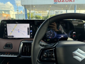 展示車　e-VITARA　充実装備