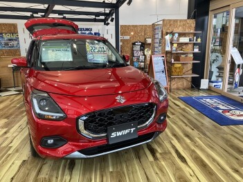 ショールーム内展示車入れ替えました(*'▽')