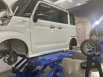 知らないと危険！スタッドレス劣化パンクとJAFの安心サポート！