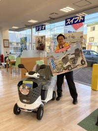 セニアカーに新色ブリリアントホワイトパール色が 追加発売されました。