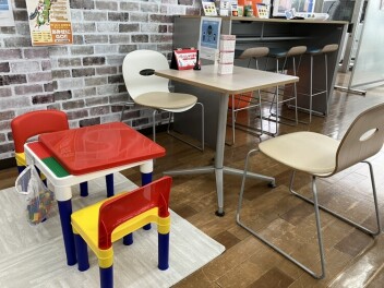 キッズテーブルご用意いたしました。