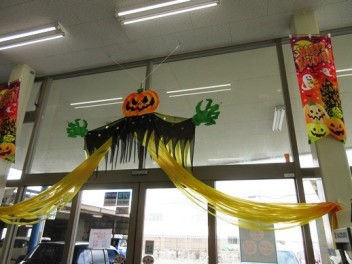 ハロウィンの飾りつけ　始めました