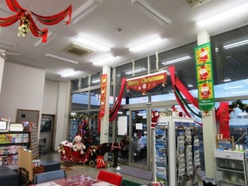 クリスマスの飾りつけ　始めました