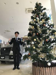 今年はより大きなクリスマスツリーを飾りました