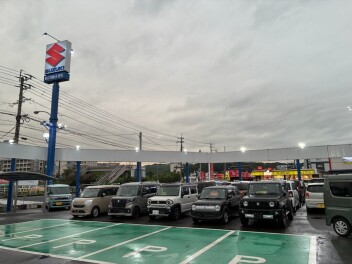 今週末は中古車大展示会を開催いたします。