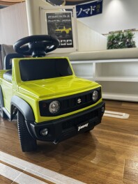 ジムニーシエラキッズカーの展示車が入ってきました!!
