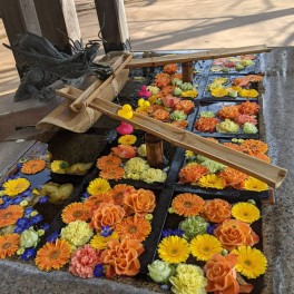 華やかな手水舎～金峯神社～