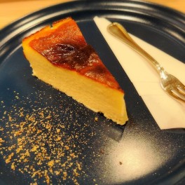 ベイクドチーズケーキ　黒胡椒を添えて