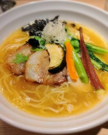 グルメ男子のグル巡り　鶏骨醤油ラーメン