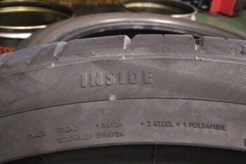 ＩＮＳＩＤＥ