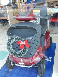 セニアカー　クリスマス仕様車です！？　おかげさまで40周年　ありがとうキャンペーン実施中です(12月4日)