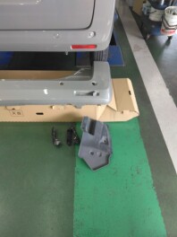 バンパー交換だけでは、、、。