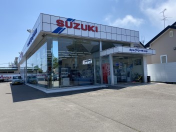 輝きを取り戻したショールームの窓ガラス☆彡