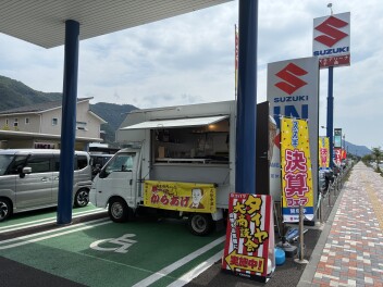 決算フェア初日の日曜日、午前中から大盛況です＼(^o^)／