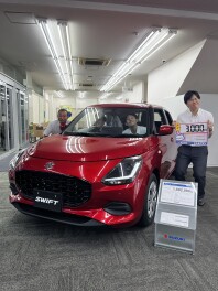 カッコいいスイフト展示しています