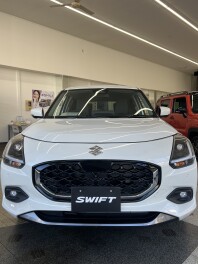 展示車のご案内『スイフト　HYBRID MZ』ピュアホワイトパール