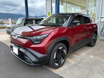ｅビターラのオピュレントレッドパールメタリック ブラック2トーンルーフ！！